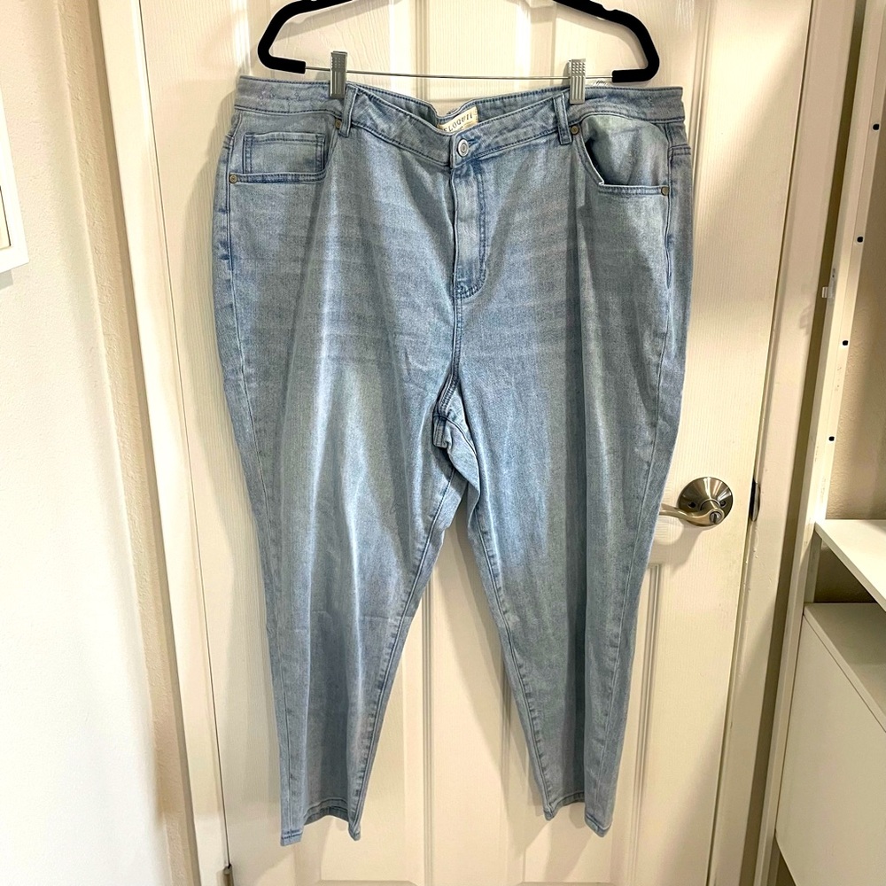 NWOT - ELOQUII - Light Wash Jeans - Size 24